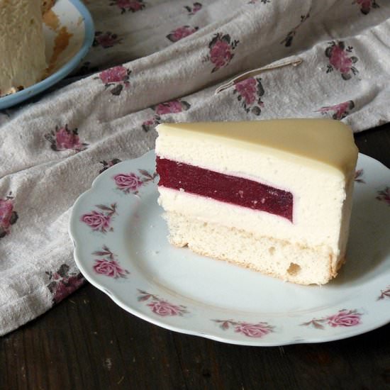 White Chocolate Mousse Cake - Recipe photo by Ola