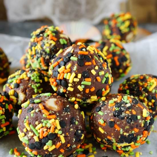 Halloween Chocolate Cake Balls - Recipe photo by theskinnypot