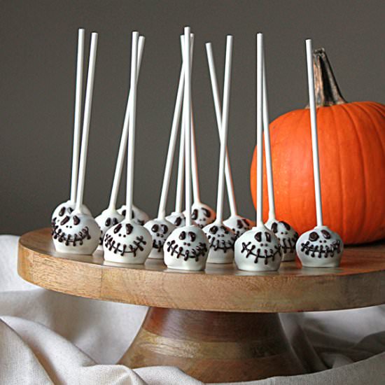 Skeleton Cake pops - Recipe photo by oh_sweet_day