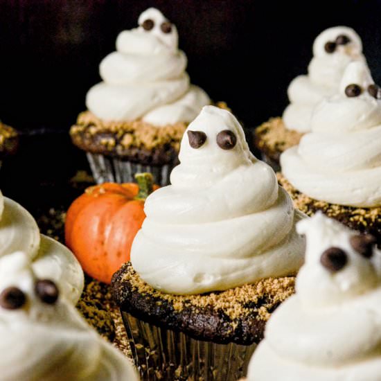 Dark Chocolate Ghosts Cupcakes - Recipe photo by mymoderncookery