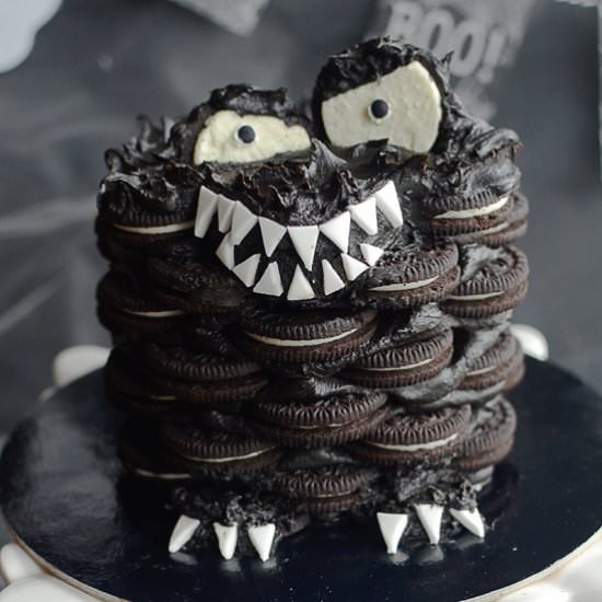 Halloween Monster Cake - Recipe photo by CandyCompany