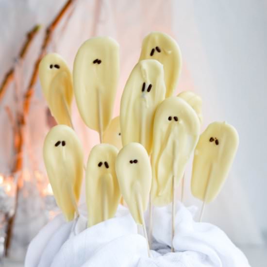 White Chocolate Ghosts and Mummies - Recipe photo by sugarsalted