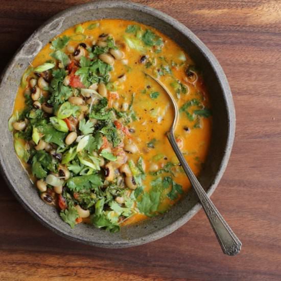 Spicy Black-Eyed Peas w/ Greens - Recipe photo by Petit World Citizen