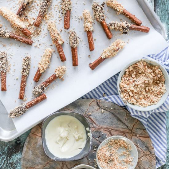 Chocolate Dipped Pretzels - Recipe photo by FashionEdible