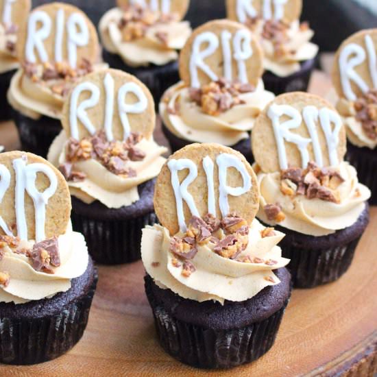 Peanut Butter Chocolate Bar Cupcake - Recipe photo by SweetSimpleKitchen