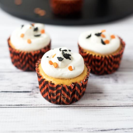 Mini Pumpkin Cheesecakes - Recipe photo by Pretty in Pistachio