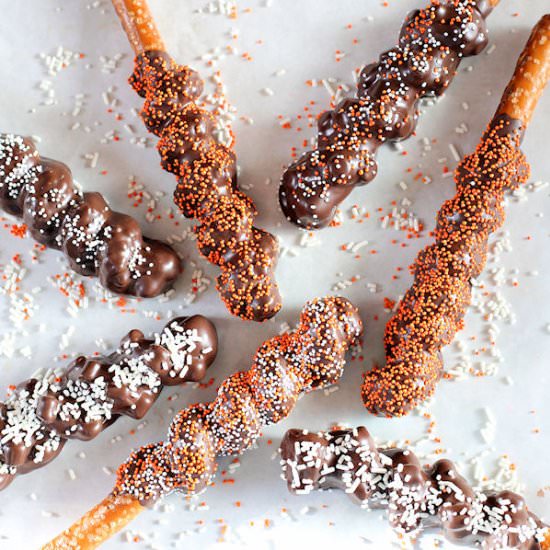 Loaded Caramel Chocolate Pretzels - Recipe photo by BakersPartyShop