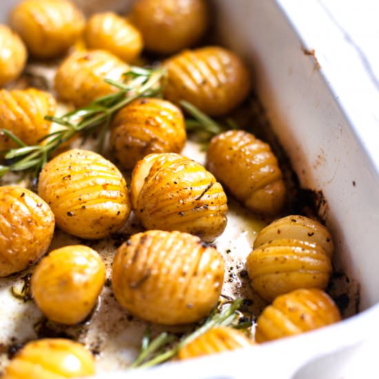Lemon and Rosemary Roasted Potatoes - Recipe photo by justeasyrecipes