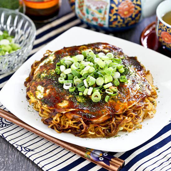Hiroshima Style Okonomiyaki - Recipe photo by rotinrice
