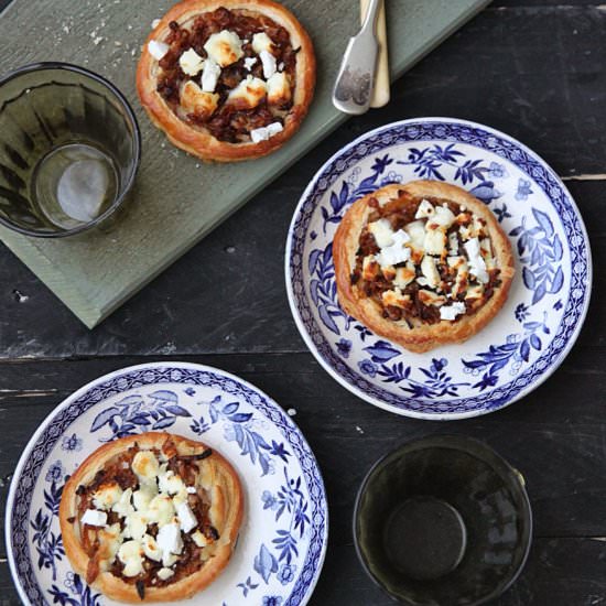 Caramelised Onion and Goat Cheese Tart - Recipe photo by openbook