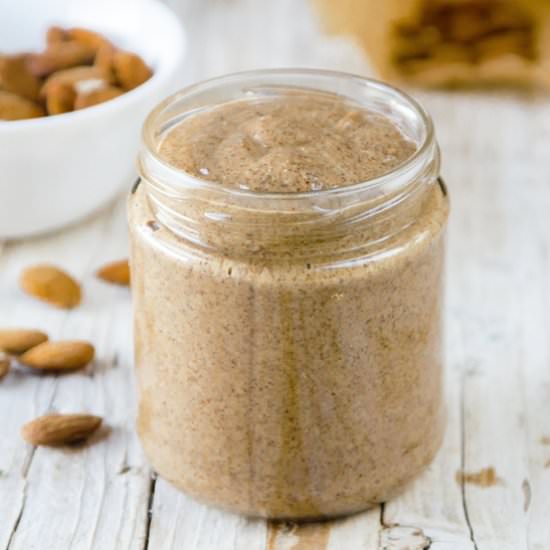 How to prepare: Almond butter - Recipe photo by ahungryblog