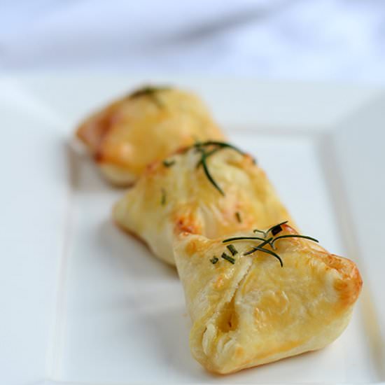 Pastry with Goat Cheese & Pear - Recipe photo by loeffelgenuss