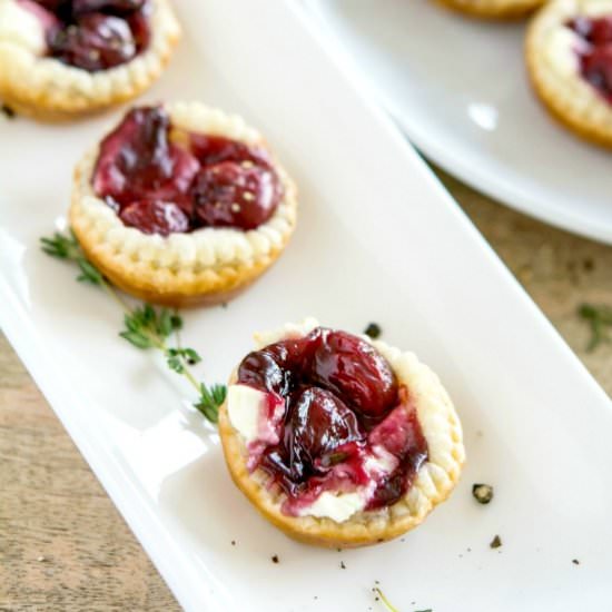Peppered Sour Cherry Tarts - Recipe photo by strawberrysupp