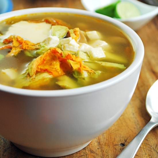 Squash Blossom Soup - Recipe photo by saboresdemihuerto