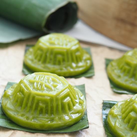 Pandan Che Ku Kueh - Recipe photo by Bake With Paws