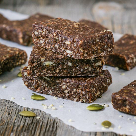 Hemp protein date bars - Recipe photo by chelseashealthykitchen