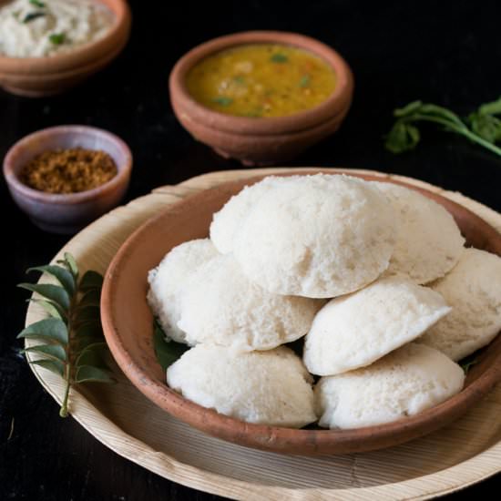Steamed cakes made of rice & dal - Recipe photo by currytrail