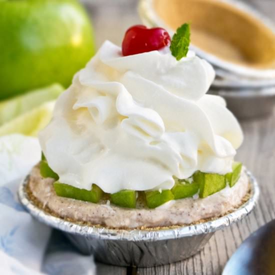Easy caramel apple coconut pie - Recipe photo by Cakewhiz