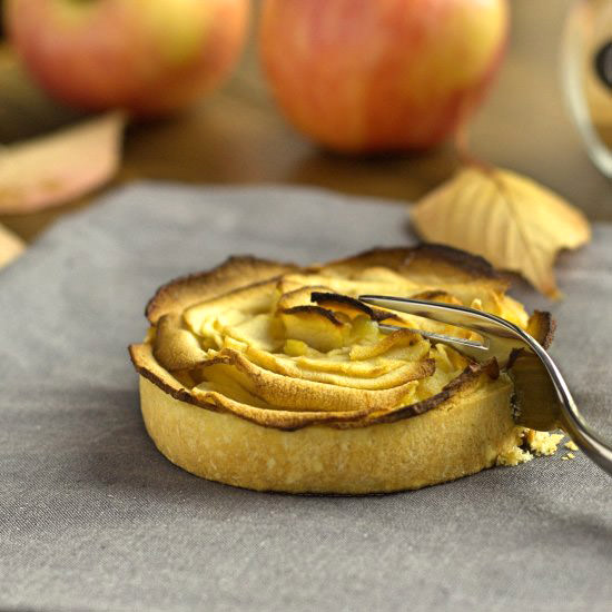 Apple Tart to Survive Autumn - Recipe photo by pastrylanguage