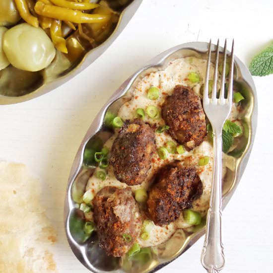 Turkish Meat Rolls In Yogurt Sauce - Recipe photo by adinutza