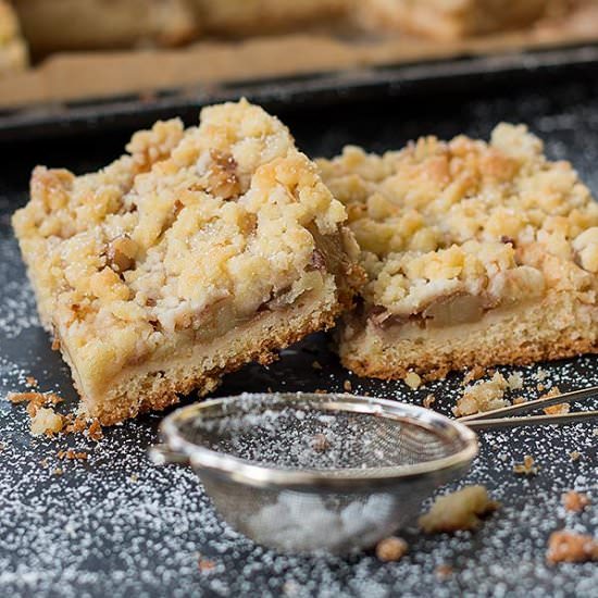 German apple streusel cake - Recipe photo by stylish living