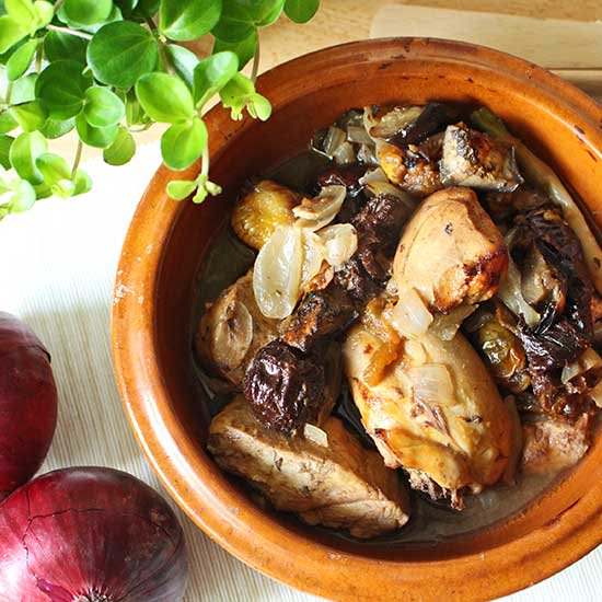 Roast Chicken with Plums and Wine - Recipe photo by nutrilics