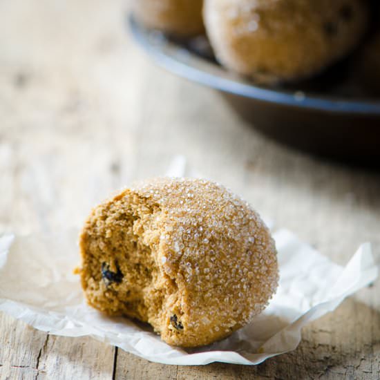 Currrant Gingersnaps - Recipe photo by porkandgreens