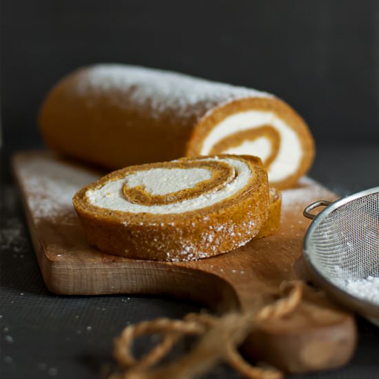 Low Sugar Pumpkin Roll - Recipe photo by zielonysrodek
