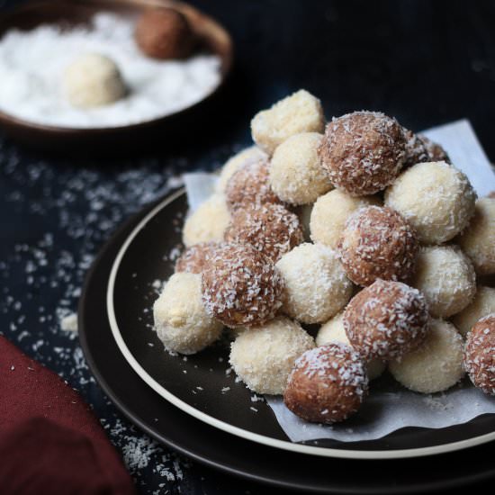 Coconut- Cashew Laddoo/Fudge - Recipe photo by foodfashionparty