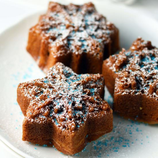 Wintry Snowflake Cakelets - Recipe photo by Fridaycakenight
