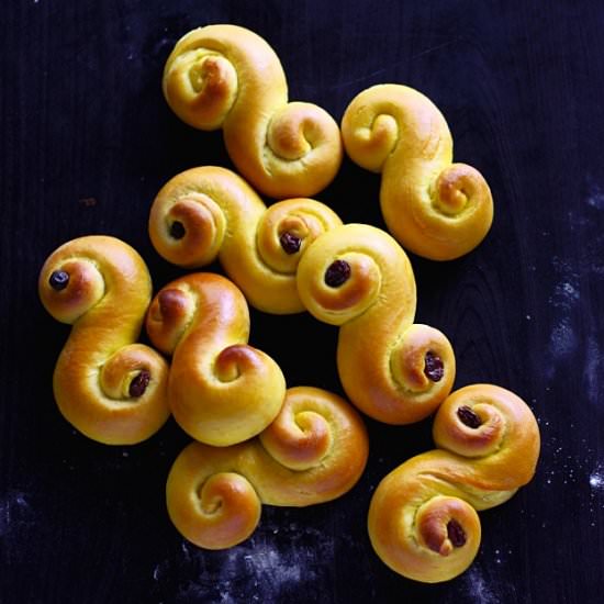 Lussekatter – Lucia Buns - Recipe photo by lilVienna.com