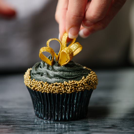 Sparkling Holiday Cupcakes - Recipe photo by CreativeLive