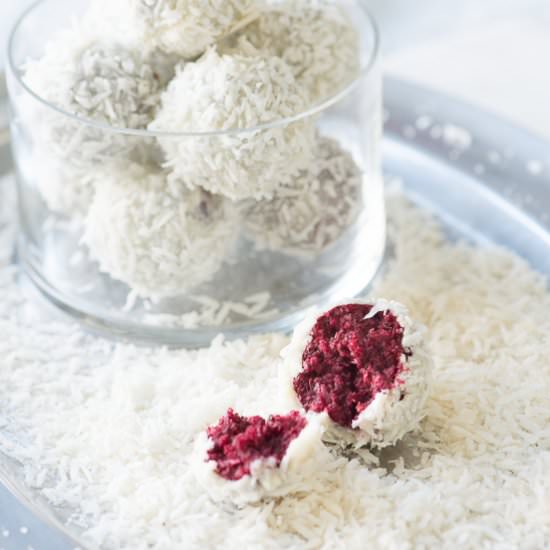 Vegan Red Velvet Snowball Cookies - Recipe photo by Rawmazing