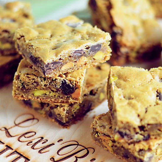 Olive Oil Pistachio Blondies - Recipe photo by lexibites