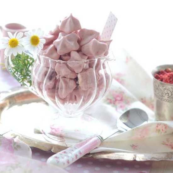 Aquafaba Strawberry Meringue - Recipe photo by Beanpanda