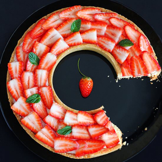 Strawberry-Sour Cream Tart - Recipe photo by The_Cookie_Fairy
