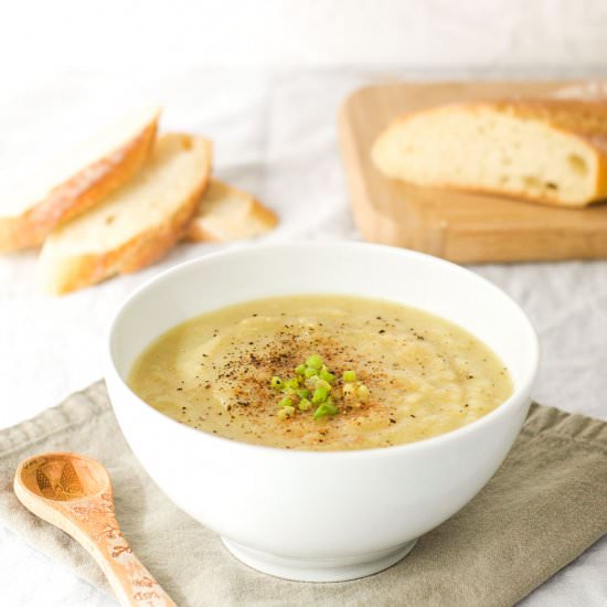 Simple Leek and Potato Soup {Vegan} - Recipe photo by estherjane13