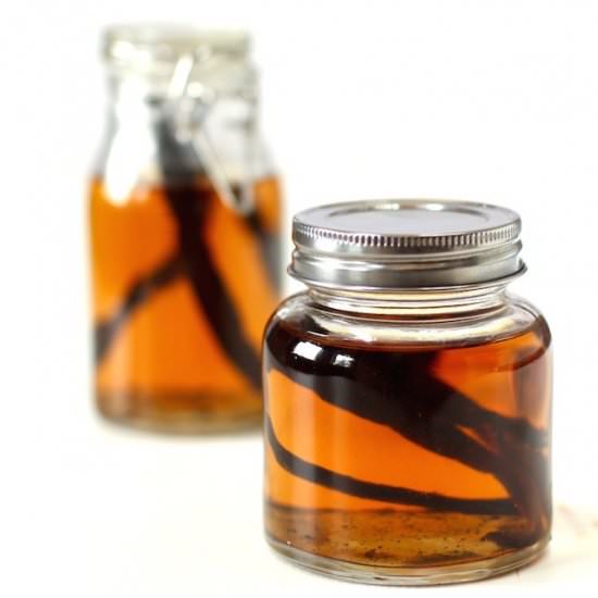 2 Ingredient Vanilla Extract - Recipe photo by simplysissom