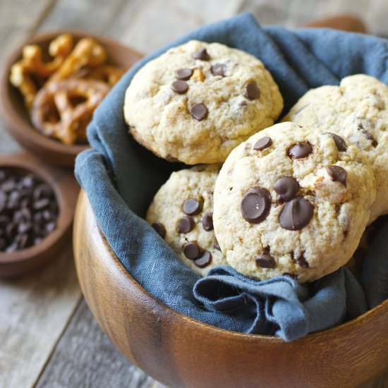 Dark Chocolate Pretzel Cookies - Recipe photo by maebells