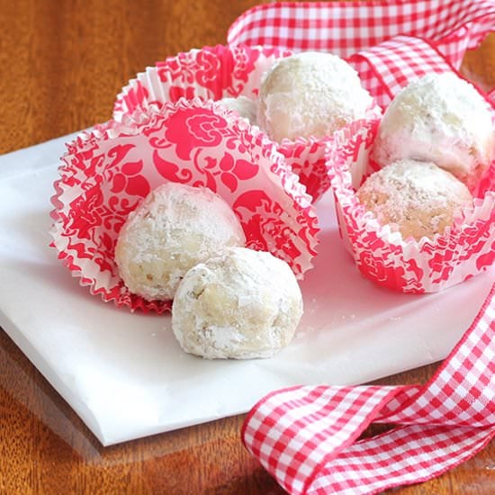 Russian Tea Cakes - Recipe photo by jaslusser