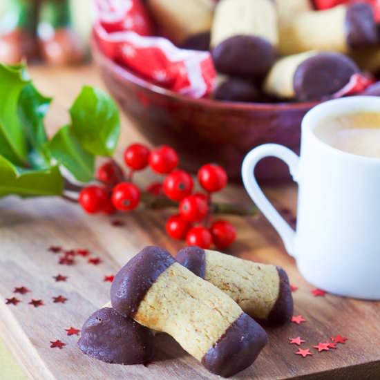 Coffee Biscuits Shaped as Small Logs - Recipe photo by Flobonneschoses