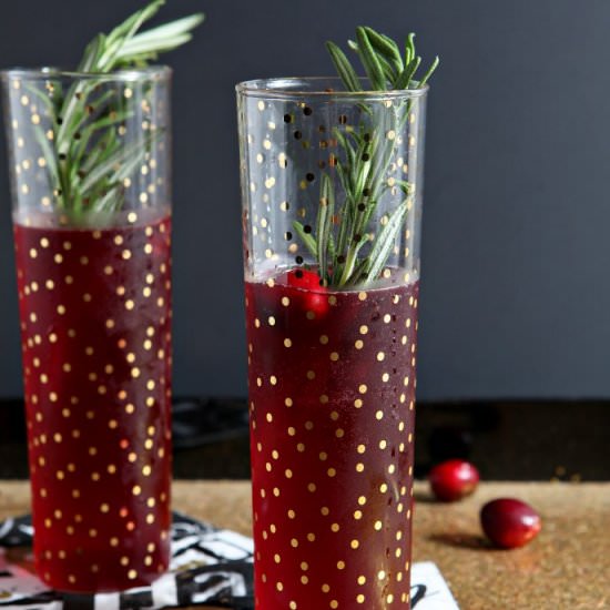 Cranberry Bellinis - Recipe photo by MyCookingSpot