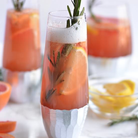 Bubbly Winter Citrus Sangria - Recipe photo by MyCookingSpot