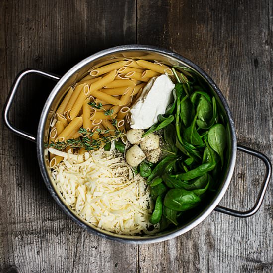 one pot spinach & cheese pasta - Recipe photo by cookingcatrin