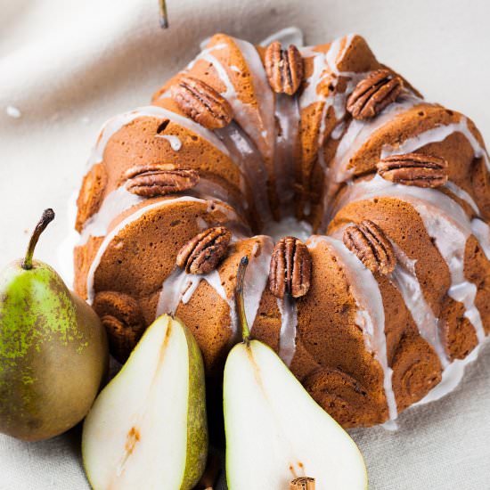 Bundt cake with pear and pecans - Recipe photo by NestWarehouse