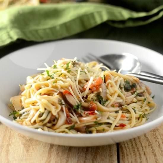 Spaghetti Florentine in Gravy - Recipe photo by Feed Your Soul