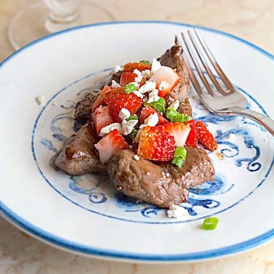 Pork tenderloin with strawberries - Recipe photo by Twointhekitchen