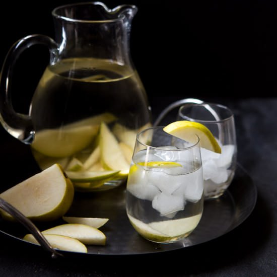Vanilla Pear Infused Water - Recipe photo by Azestybite