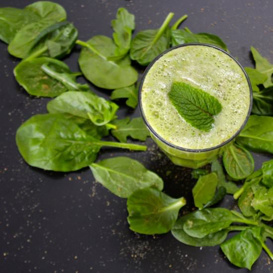 Energising Minty Green Smoothie - Recipe photo by GreenLivingSoul