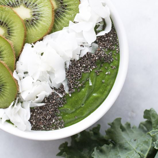 Low Sugar Green Smoothie Bowl - Recipe photo by honestlynourished